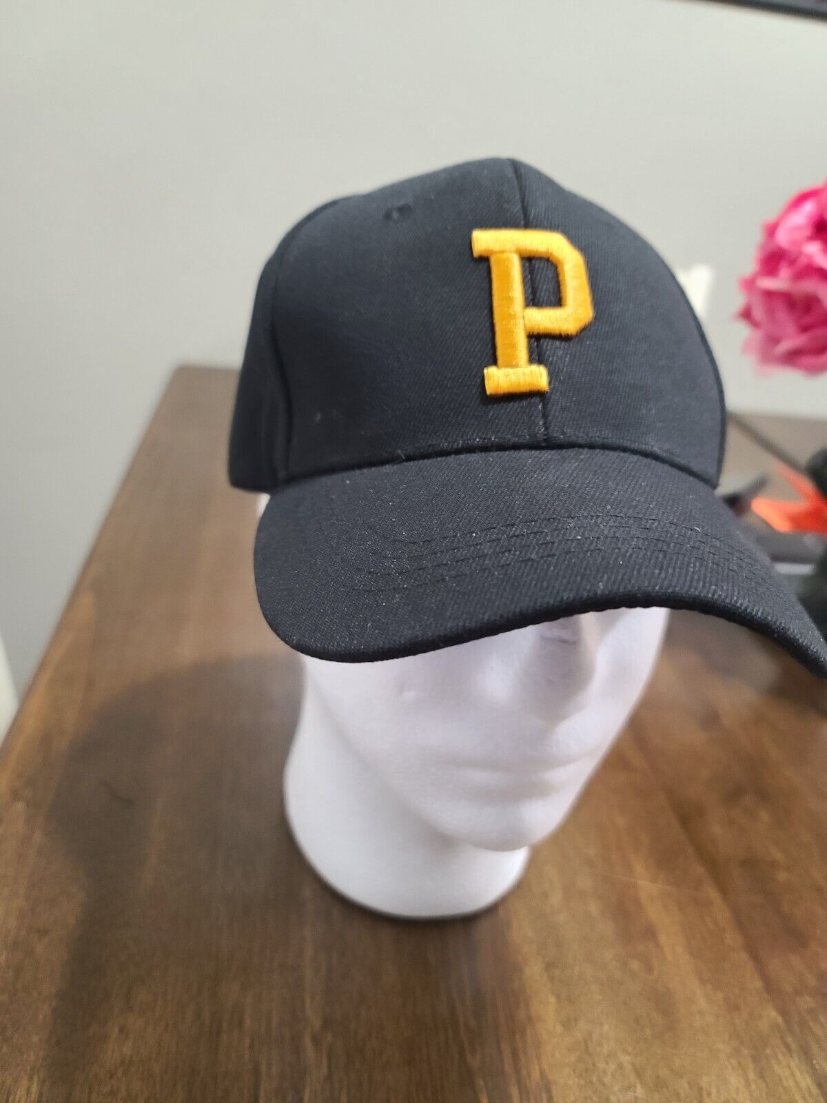 Pittsburgh Pirates Baseball cap.