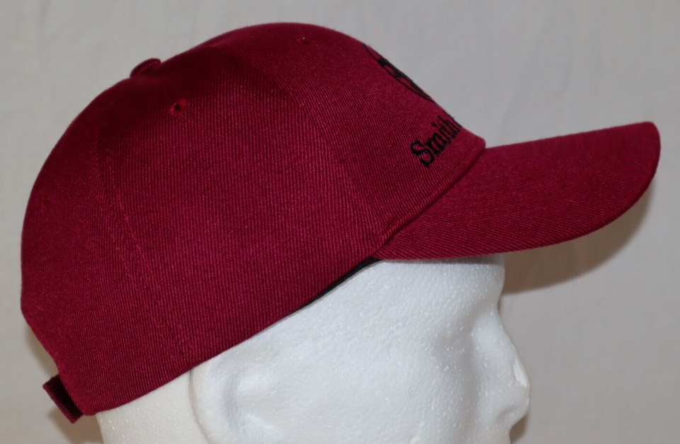 SMITH & WESSON STYLE BURGUNDY HAT.