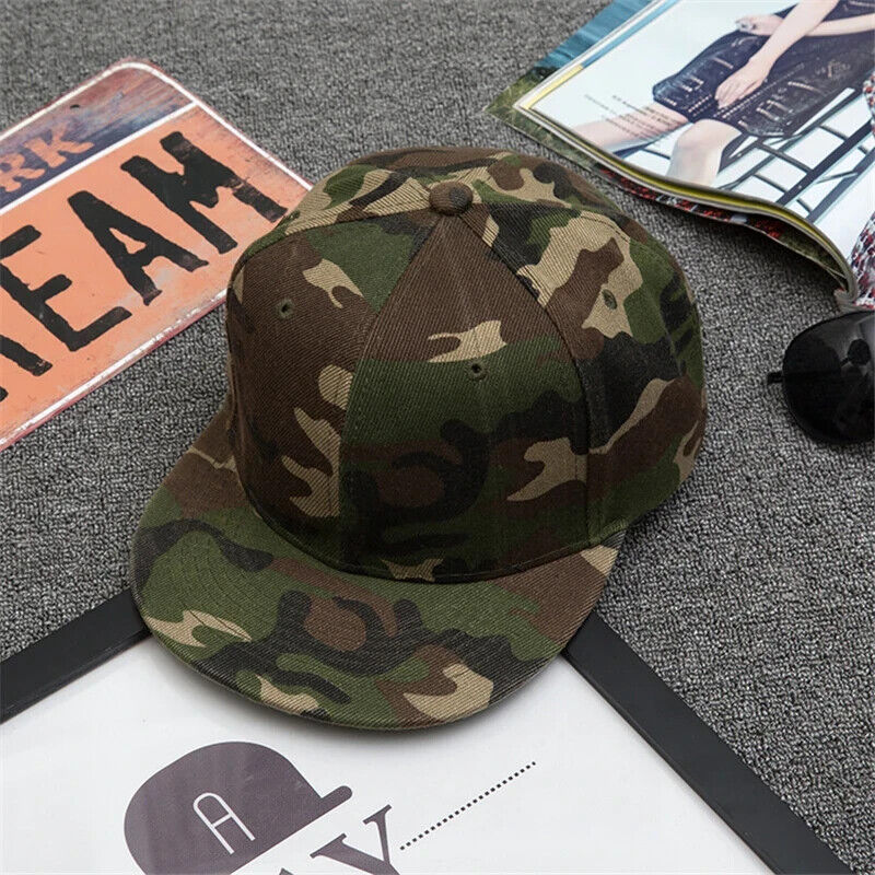 Casquette de baseball à large bord plat camouflage Multicam.