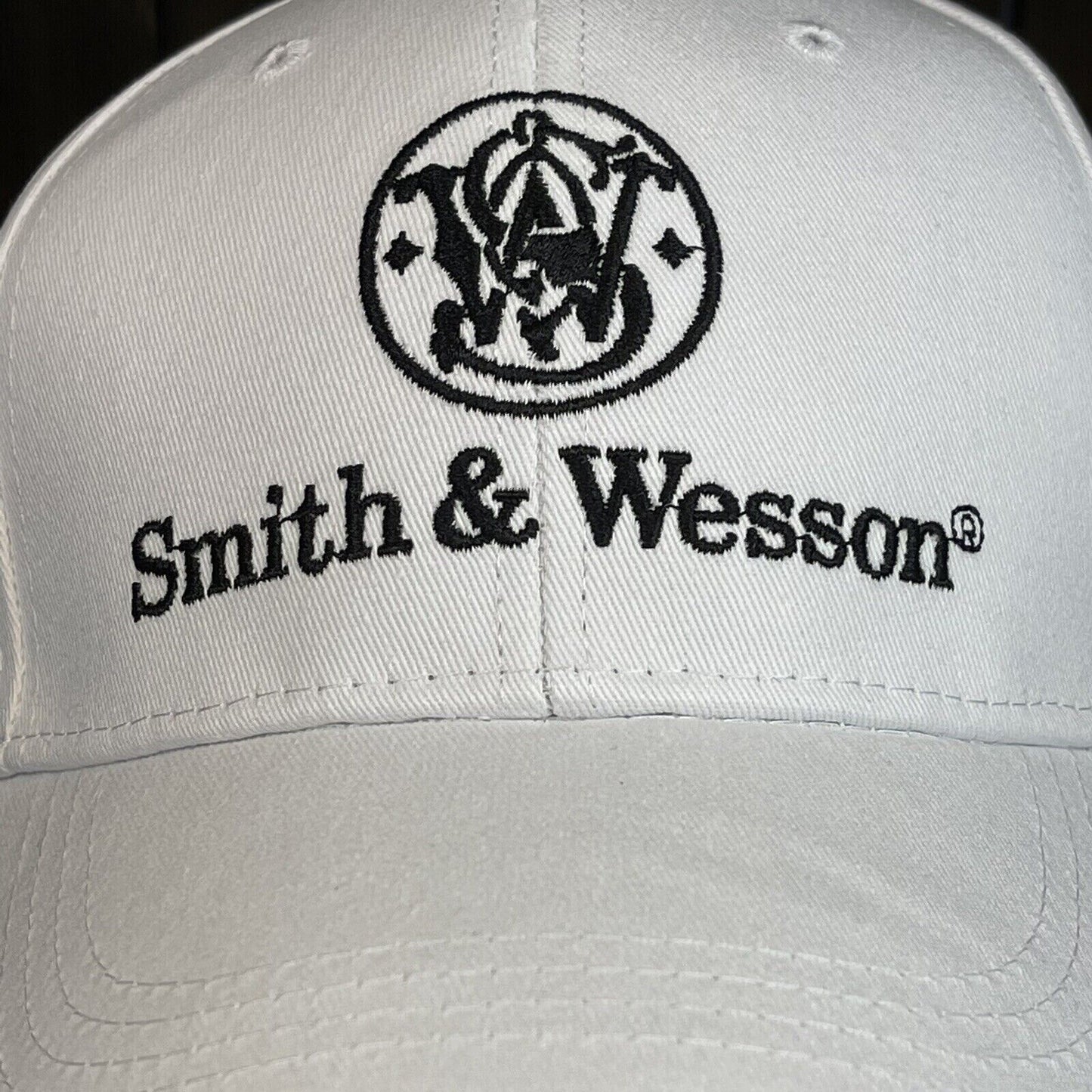 SMITH AND WESSON STYLE WHITE HAT.