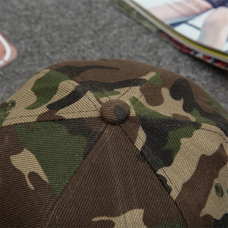 Casquette de baseball à large bord plat camouflage Multicam.